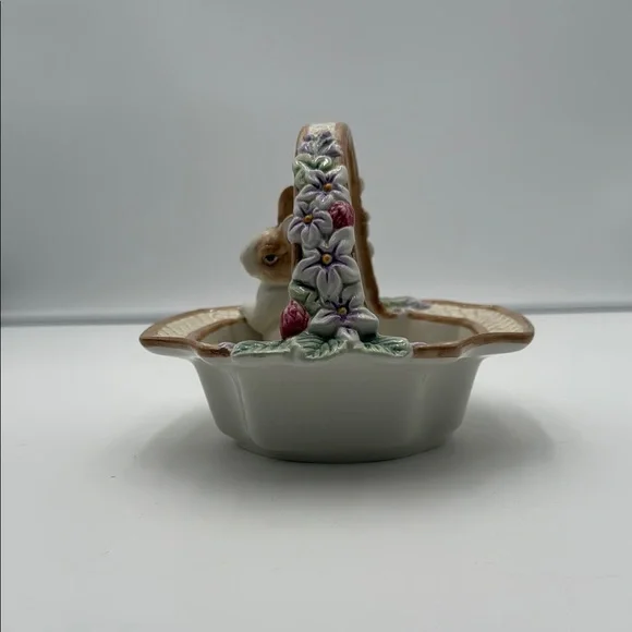 FITZ AND FLOYD ESSENTIALS BOTANICAL BUNNY BASKET WITH HANDLE - Picture 4 of 16